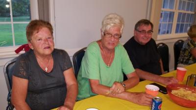 Summerfields-Pool-Party-guests-lnd